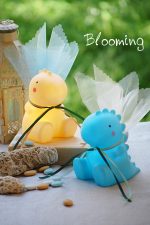 Μπομπονιερα βαπτισης φωτιστικο δεινοσαυρακι