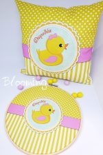 Μαξιλαρι και τελαρο διακοσμησης παπακι