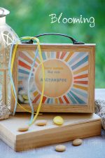 Μπομπονιερα βαλιτσακι κορνιζα κουμπαρας ηλιος